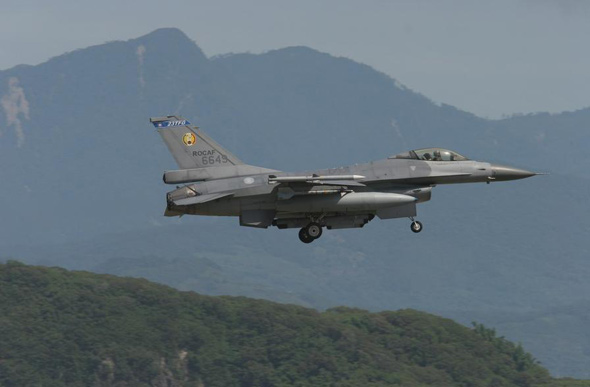 美国驻台代表催促台湾尽快购买美军备(组图)