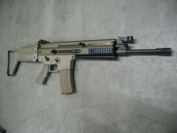 图文：SCAR-L标准型5.56毫米轻型步枪