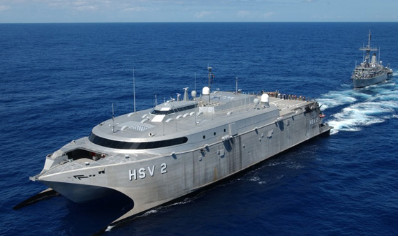 图文:美国海军HSV-2高速战舰海上航行
