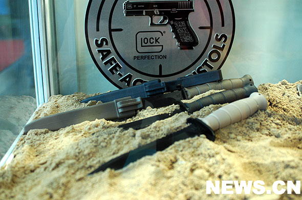 图文:奥地利格洛克公司展出的军警格斗刀具