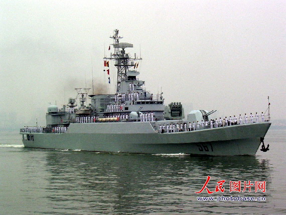 中国襄樊号导弹护卫舰参加多国军演后返航(图