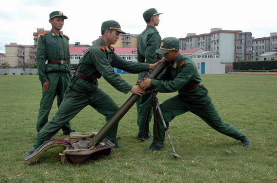 图文:中国82毫米迫击炮适合山地作战环境