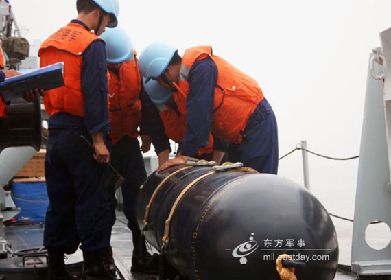 东海舰队扫雷舰艇首次遥控扫除智能战雷(组图)