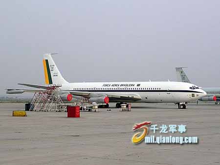 组图:巴西kc-137空中加油机和总统专机在北京