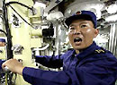 中国海军新型潜艇艇长下达导弹攻击命令