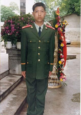 武警士兵换衣服!!!(图)_武警吧_百度贴吧