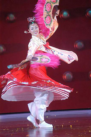 组图:第53届世姐才艺大比拼--韩国小姐表演民族舞