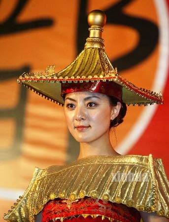 北京:流动紫禁城服装秀(组图)
