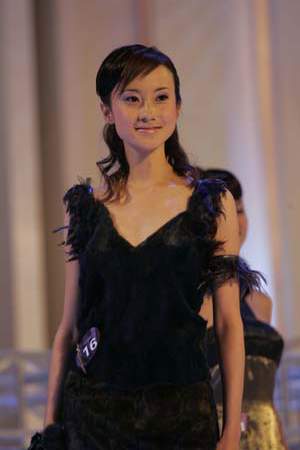 图文:2004中华小姐八强-16号杨洁