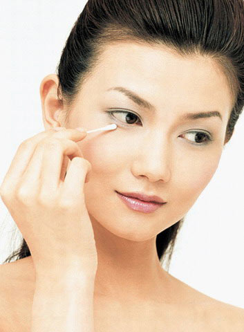 玩美彩妆技巧专业化妆师教你活用化妆工具(组图)(2)