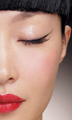 中式脸型化妆技法画出古典风格温柔妩媚妆(图)