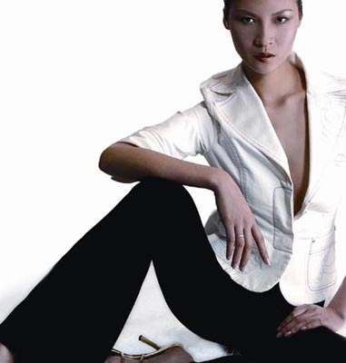 组图:第一届职业模特大赛冠军李娟风采