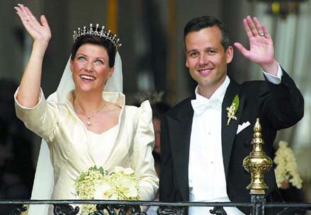 挪威王储哈康与梅特-玛丽特举行婚礼(图)