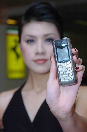 第一奢侈品牌Vertu手机高达32000美元(图)
