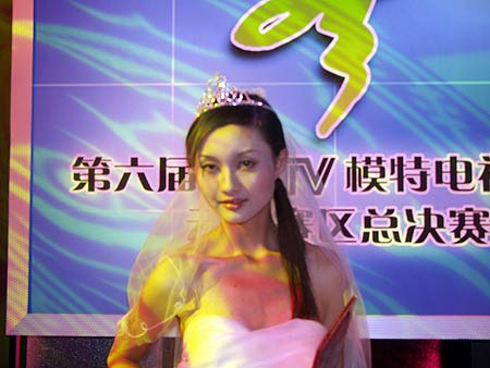 组图:CCTV模特大赛昆明赛区决赛落幕--女模亚