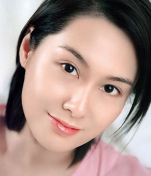 她的性感介于女孩的清纯与女人的妖娆之间,独特的魅力令她始终稳坐