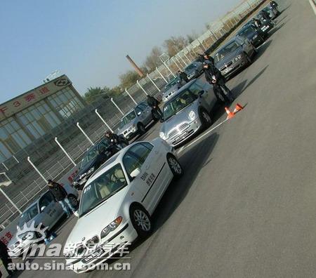 bmw和mini举办 感受完美2005 大型试车活动高清图片