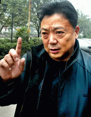 足坛名人醉酒驾沃尔沃出车祸口称自己被追杀高清图片