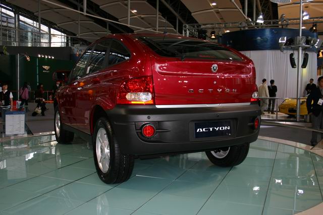 ˫actyon SUV