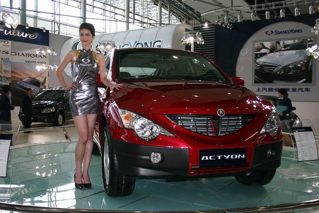 ˫actyon SUV