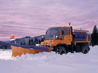 乌尼莫克铲雪车