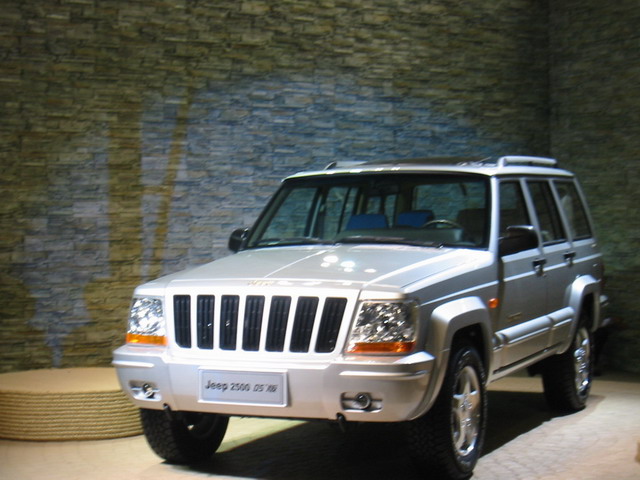 (Jeep 2500 05)