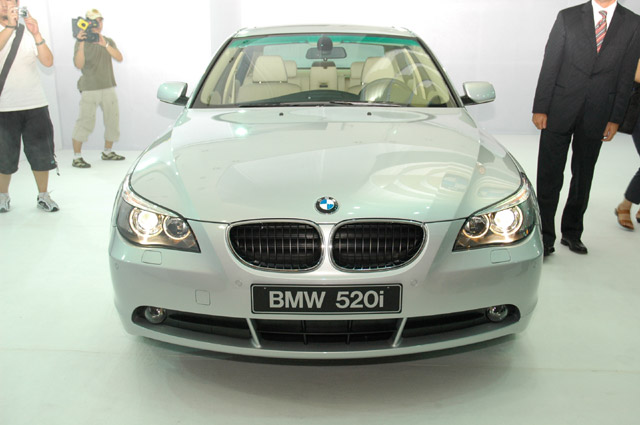 BMW520iǰ