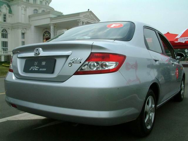 㱾ɶFit Saloon 1.5L