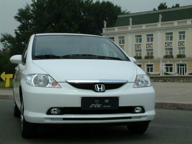 㱾ɶFit Saloon 1.5L