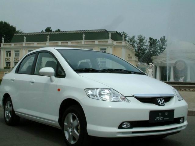 㱾ɶFit Saloon 1.5L