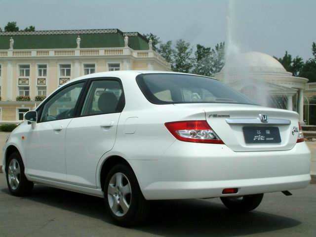 㱾ɶFit Saloon 1.5L