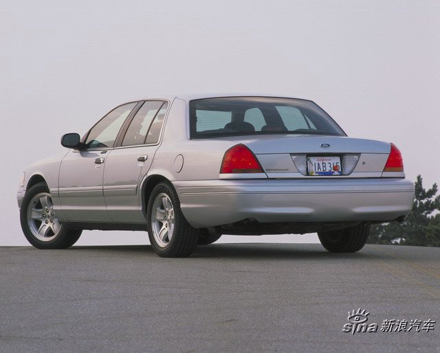 02Crown Victoria