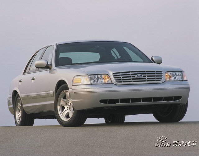 02Crown Victoria