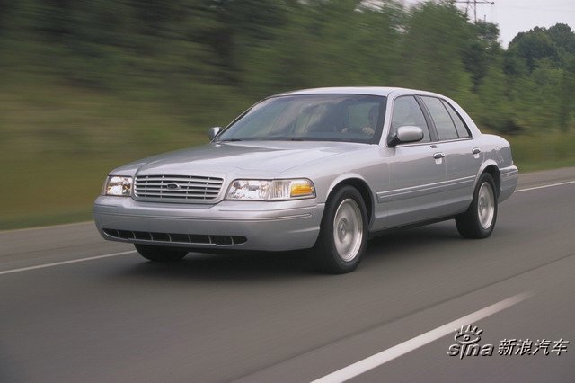 02Crown Victoria