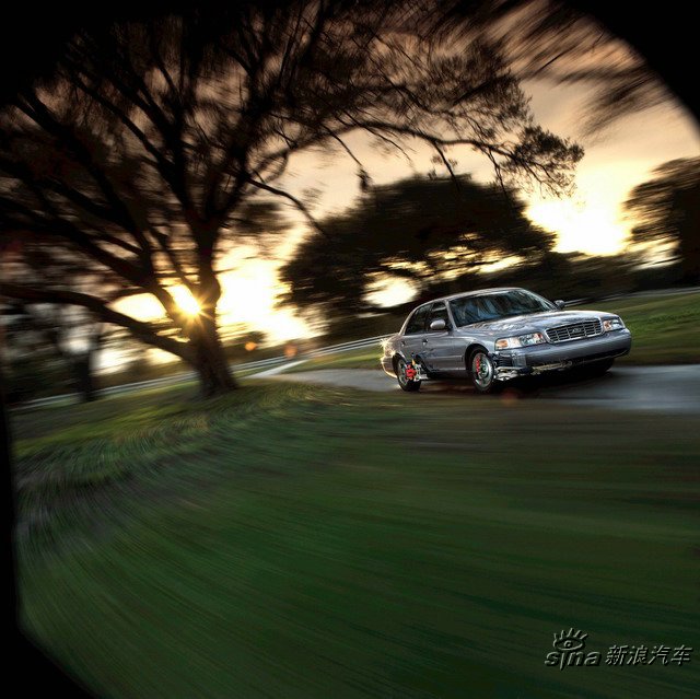 03Crown Victoria