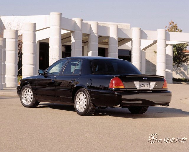 04Crown Victoria