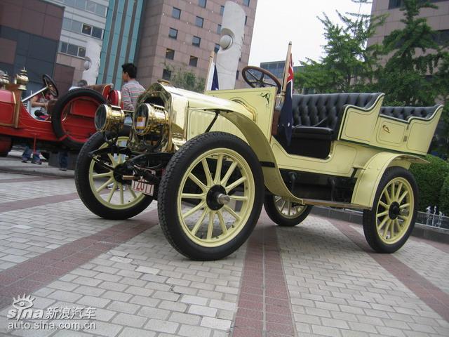 1907 Bouton AV