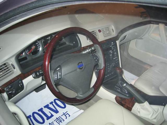 VolvoS80