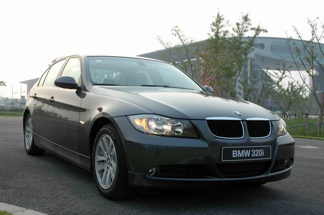 BMW320i