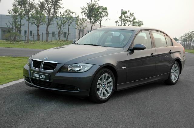 BMW320i