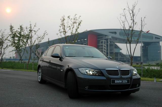 BMW325i