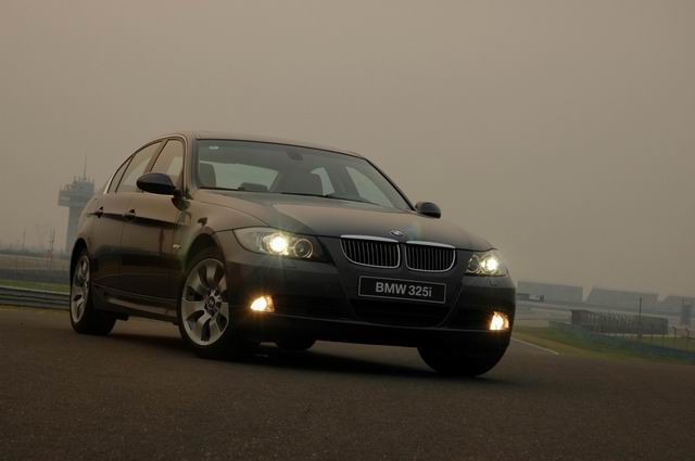 BMW325i