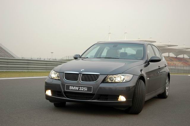 BMW325i