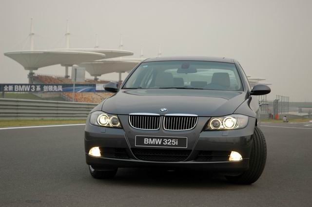 BMW325i