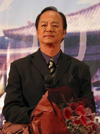 名字对绝大多数的人来说都是相当陌生的,也少有人知道他是狄龙的儿子