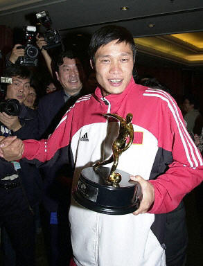 图文-中国队队员范志毅当选2001年度亚洲足球