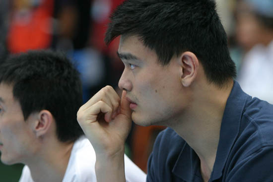 PHOTO:Yao Watch The Game