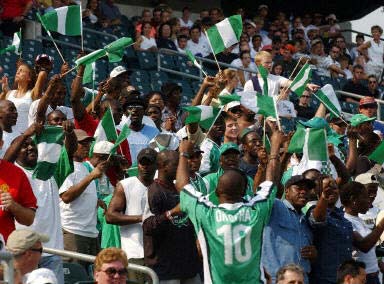 图文-女足世界杯尼日利亚战朝鲜 球迷好似绿色