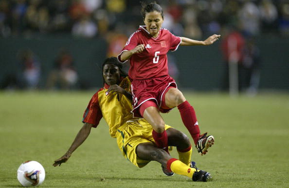 图文-中国女足首战1-0胜加纳 赵利红被对手铲倒