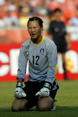 图文-女足世界杯巴西3-0韩国 韩国门将面对无奈结局